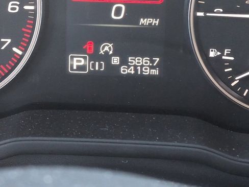 Used 2024 Subaru Crosstrek 2.0i Premium image 2