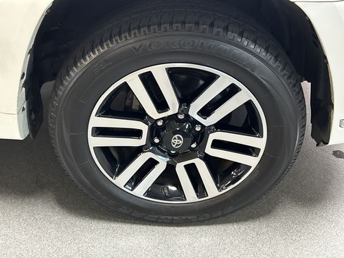 Used 2022 Toyota 4Runner Limited AWD/4WD image 13
