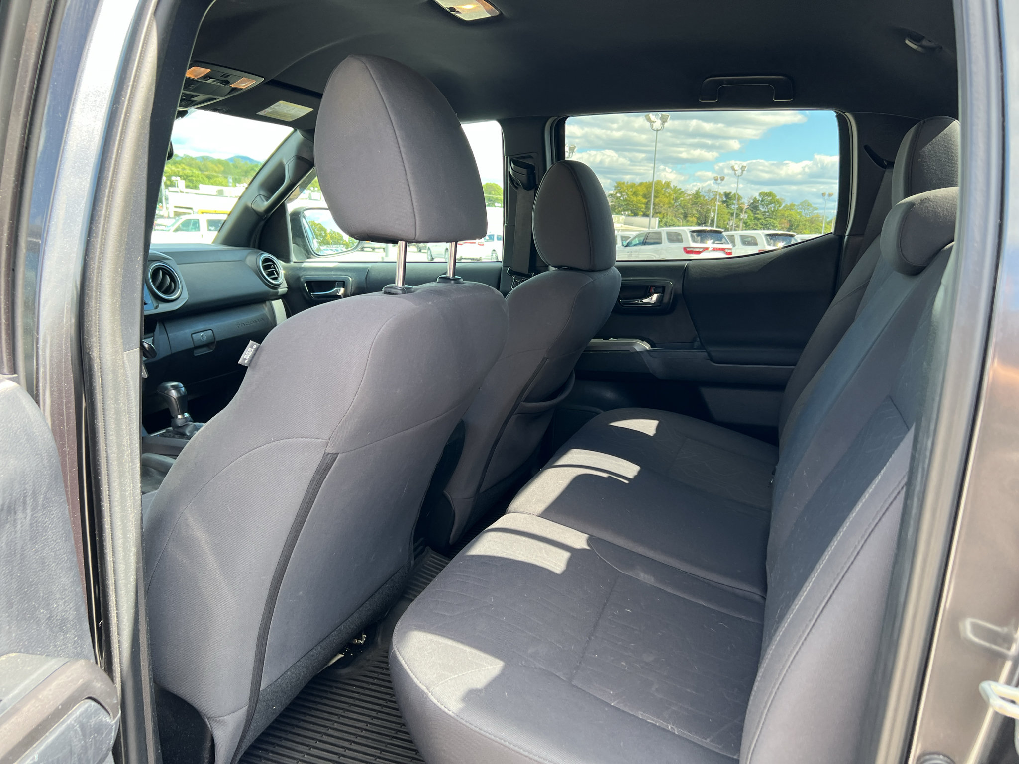 Used 2018 Toyota Tacoma TRD Off-Road AWD/4WD image 10