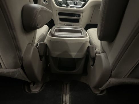 Used 2020 Chrysler Pacifica Touring w/ Advanced Safetytec Group image 15