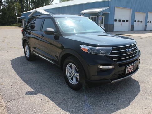 Used 2020 Ford Explorer XLT w/ Equipment Group 202A AWD/4WD image 3