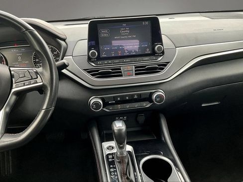Used 2024 Nissan Altima 2.5 SR FWD image 9