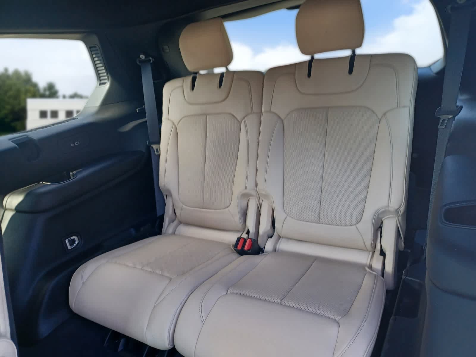 Used 2023 Jeep Grand Cherokee L Limited w/ Luxury Tech Group II AWD/4WD image 24