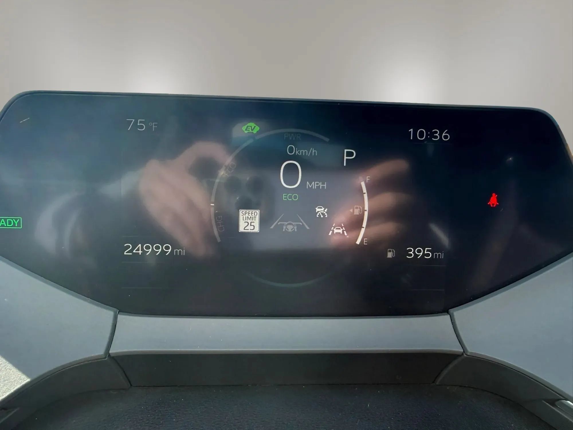 Used 2025 Toyota Prius LE FWD image 10