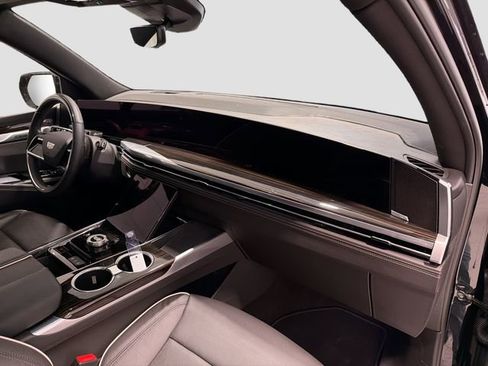 Certified 2025 Cadillac Escalade ESV Premium Luxury image 26