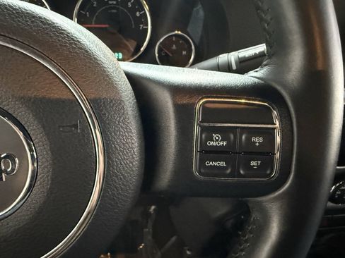 Used 2014 Jeep Wrangler Rubicon w/ Power Convenience Group AWD/4WD image 19