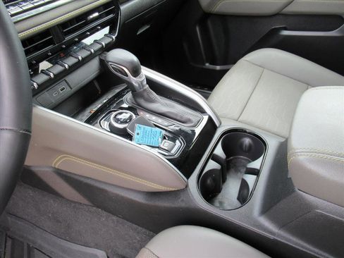 Used 2024 Chevrolet Colorado ZR2 w/ ZR2 Convenience Package III image 16