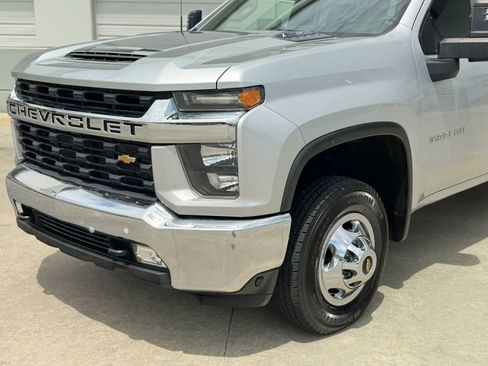 Used 2022 Chevrolet Silverado 3500 LT w/ Convenience Package AWD/4WD image 2
