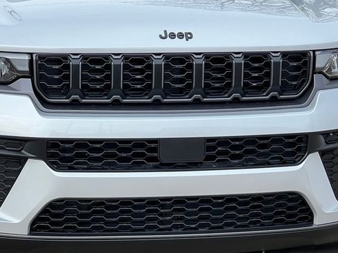 New 2026 Jeep Grand Cherokee Altitude AWD/4WD image 39