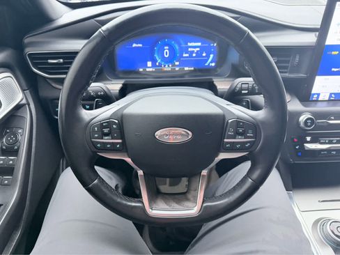 Used 2020 Ford Explorer Platinum w/ Premium Technology Package image 24