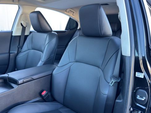 Used 2023 Lexus ES 300h w/ Premium Package image 39