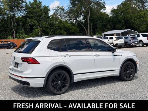 Used 2022 Volkswagen Tiguan SE R-Line FWD image 4