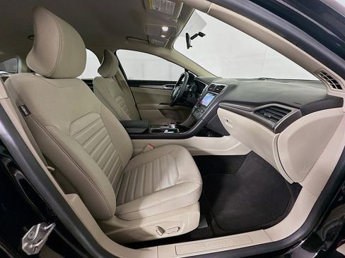 Used 2018 Ford Fusion SE w/ Fusion SE Technology Package FWD image 28