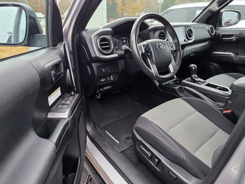 Used 2020 Toyota Tacoma TRD Off-Road image 9