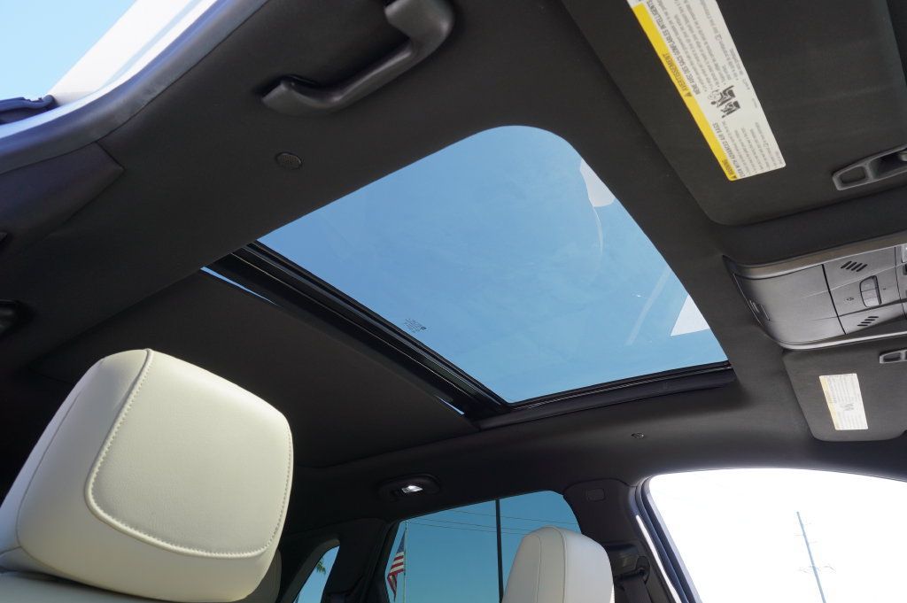 Used 2019 Cadillac XT5 Premium Luxury AWD/4WD image 16