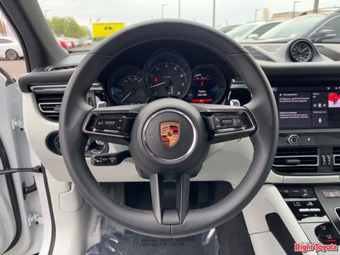 Used 2025 Porsche Macan image 20