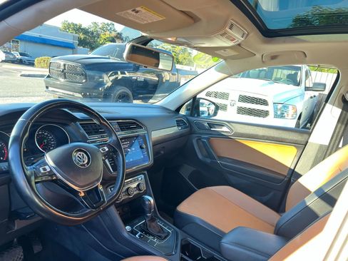 Used 2018 Volkswagen Tiguan SE w/ Panoramic Sunroof Package FWD image 8