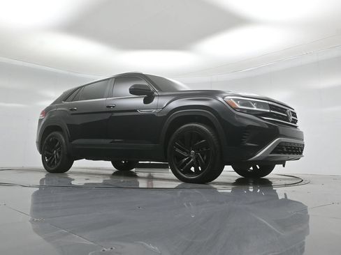 Used 2023 Volkswagen Atlas Cross Sport SE w/ Black Wheel Package AWD/4WD image 4