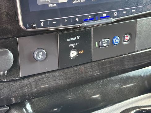 Used 2023 Chevrolet Express 2500 RWD image 33