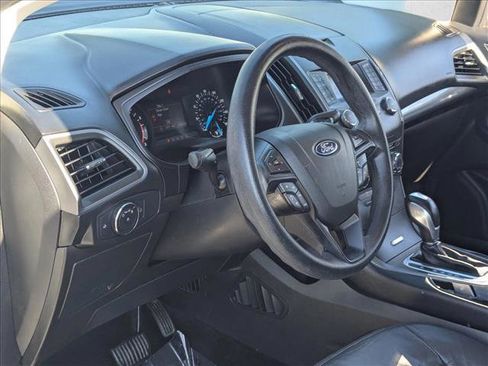 Used 2018 Ford Edge SE image 10