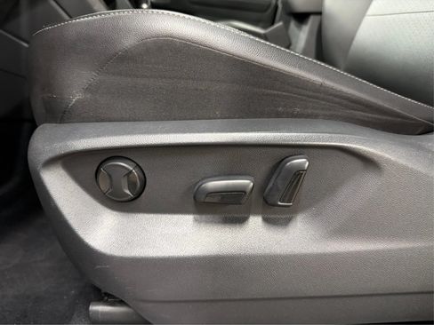 Used 2018 Volkswagen Tiguan SEL FWD image 35