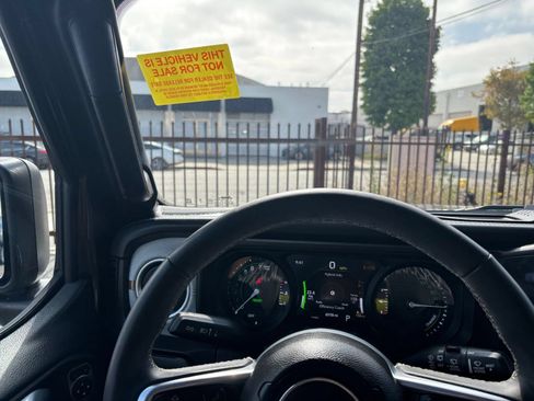 Used 2025 Jeep Wrangler Unlimited Sahara AWD/4WD image 36
