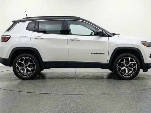 Used 2025 Jeep Compass Limited image 11