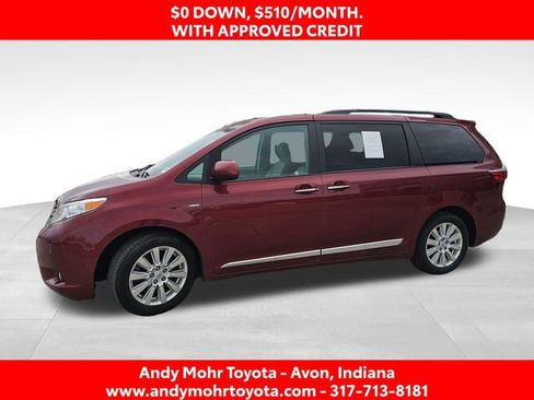 Used 2017 Toyota Sienna XLE Premium image 4