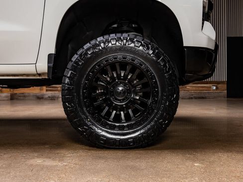 Used 2024 Chevrolet Silverado 1500 LT Trail Boss w/ Convenience Package II AWD/4WD image 12