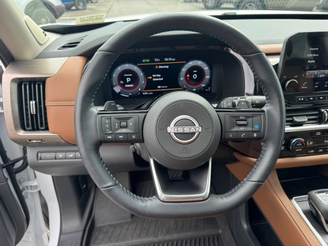 Used 2025 Nissan Pathfinder Platinum FWD image 18