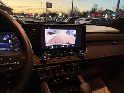 Used 2024 Chevrolet Colorado ZR2 w/ Technology Package image 47
