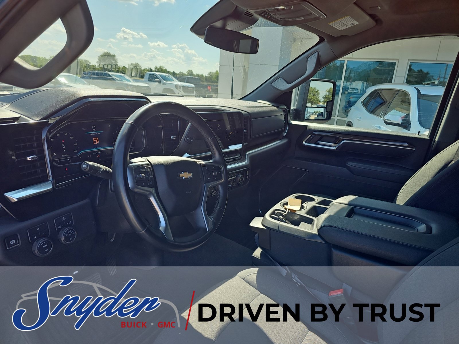 Used 2025 Chevrolet Silverado 2500 LT w/ Convenience Package AWD/4WD image 11