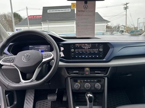 Certified 2022 Volkswagen Taos SE image 16