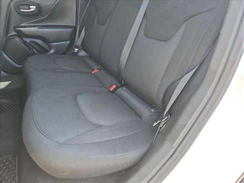 Used 2023 Jeep Renegade Latitude AWD/4WD image 18