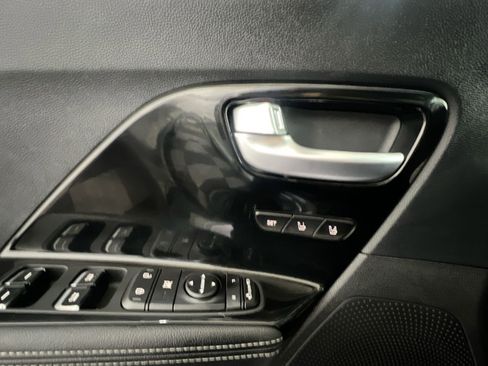 Used 2019 Kia Niro EX Premium w/ Sunroof Package image 23