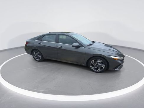 Used 2024 Hyundai Elantra Limited FWD image 9