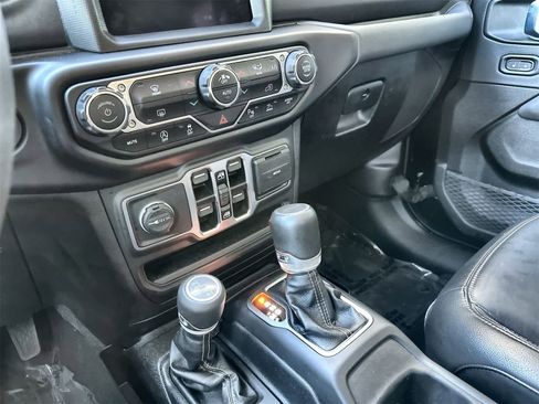 Used 2023 Jeep Gladiator Overland image 16