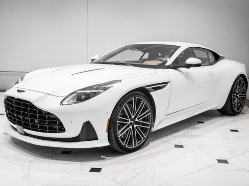 Used 2024 Aston Martin DB12 Coupe RWD image 40