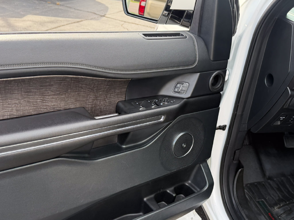 Used 2020 Ford Expedition Limited w/ Equipment Group 301A AWD/4WD image 27