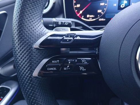 Used 2025 Mercedes-Benz GLC 350e 4MATIC image 25