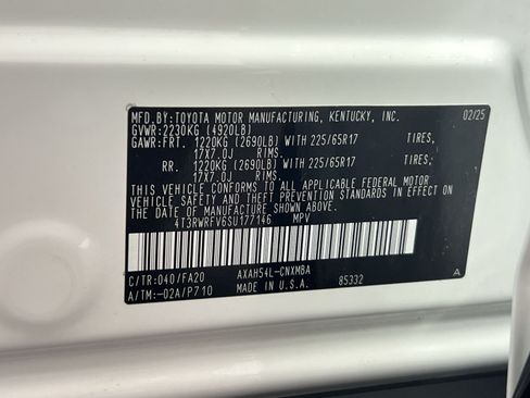 Used 2025 Toyota RAV4 XLE AWD/4WD image 30