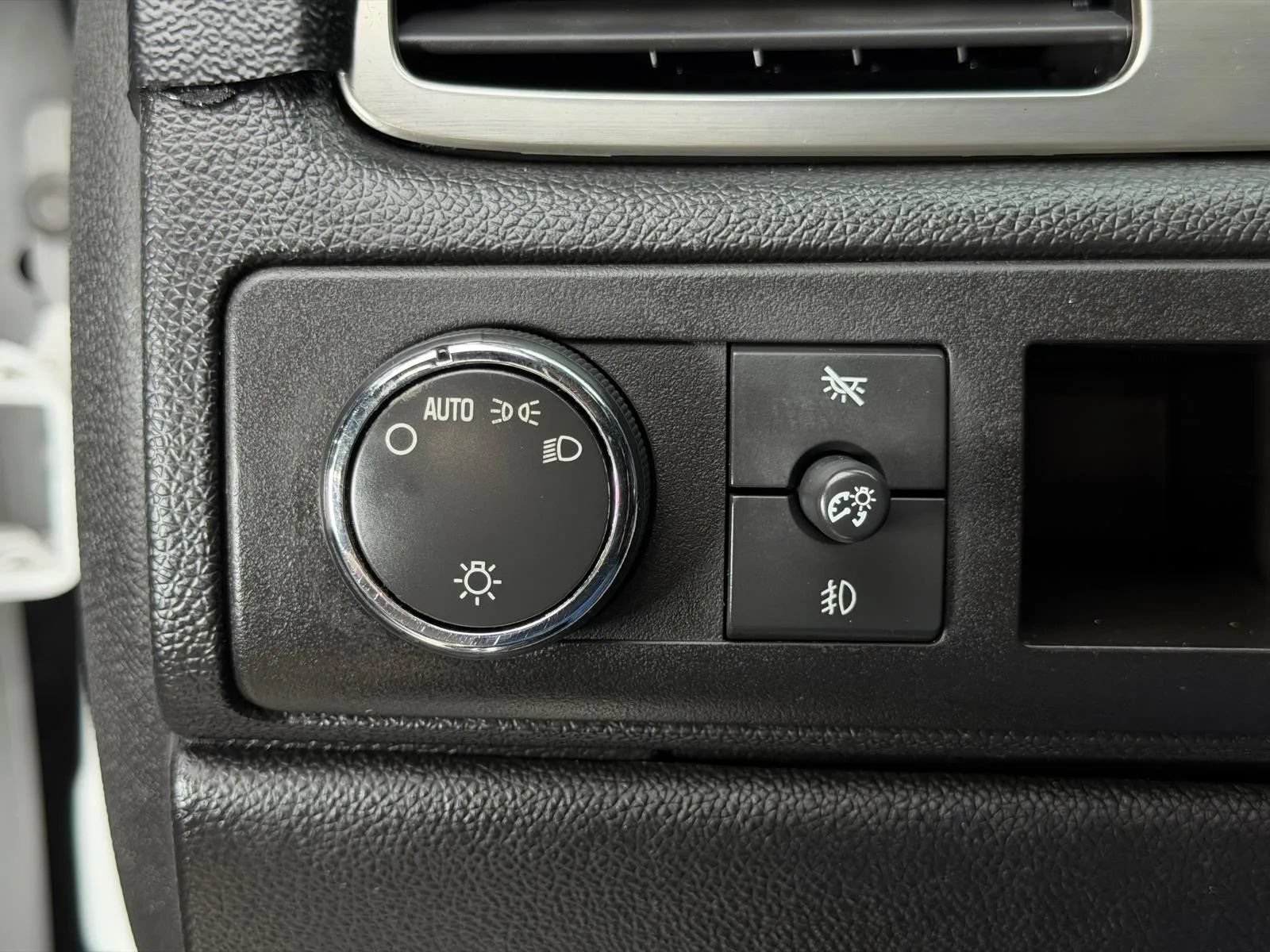 Used 2007 Chevrolet Avalanche LTZ w/ LTZ Preferred Equipment Group RWD image 30