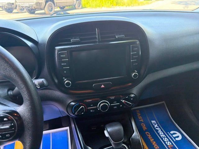 Used 2023 Kia Soul LX w/ Option Group 015 FWD image 15