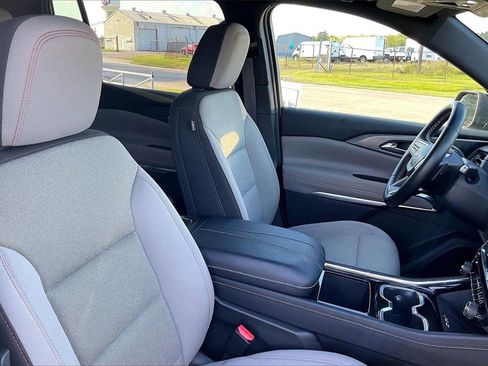 Certified 2025 Chevrolet Traverse LT image 30