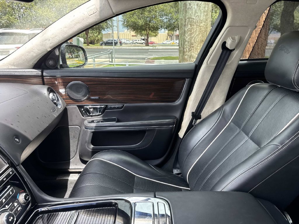 Used 2015 Jaguar XJ L Portfolio RWD image 17