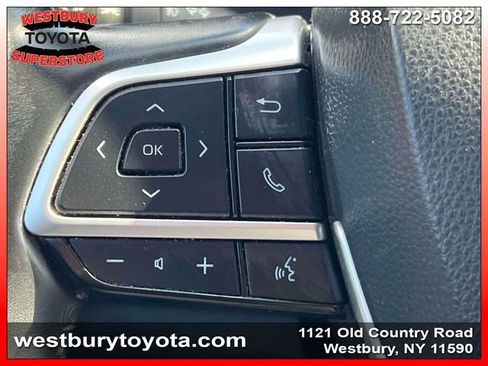 Used 2023 Toyota Highlander XLE AWD/4WD image 25