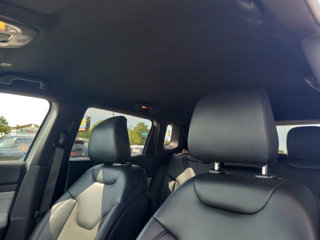 Used 2025 Jeep Compass Latitude AWD/4WD image 19
