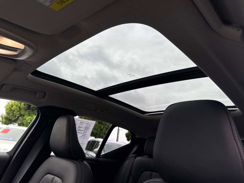 Certified 2024 Volvo XC40 B5 Ultimate w/ Protection Package Premier image 35