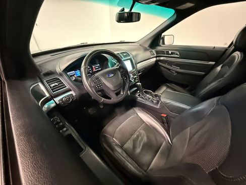 Used 2017 Ford Explorer Sport w/ Equipment Group 401A AWD/4WD image 2