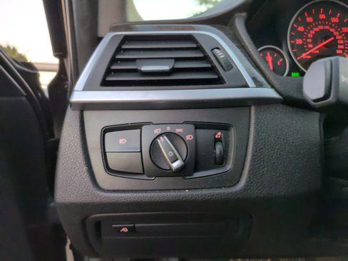 Used 2018 BMW 320i Sedan w/ Premium Package image 25